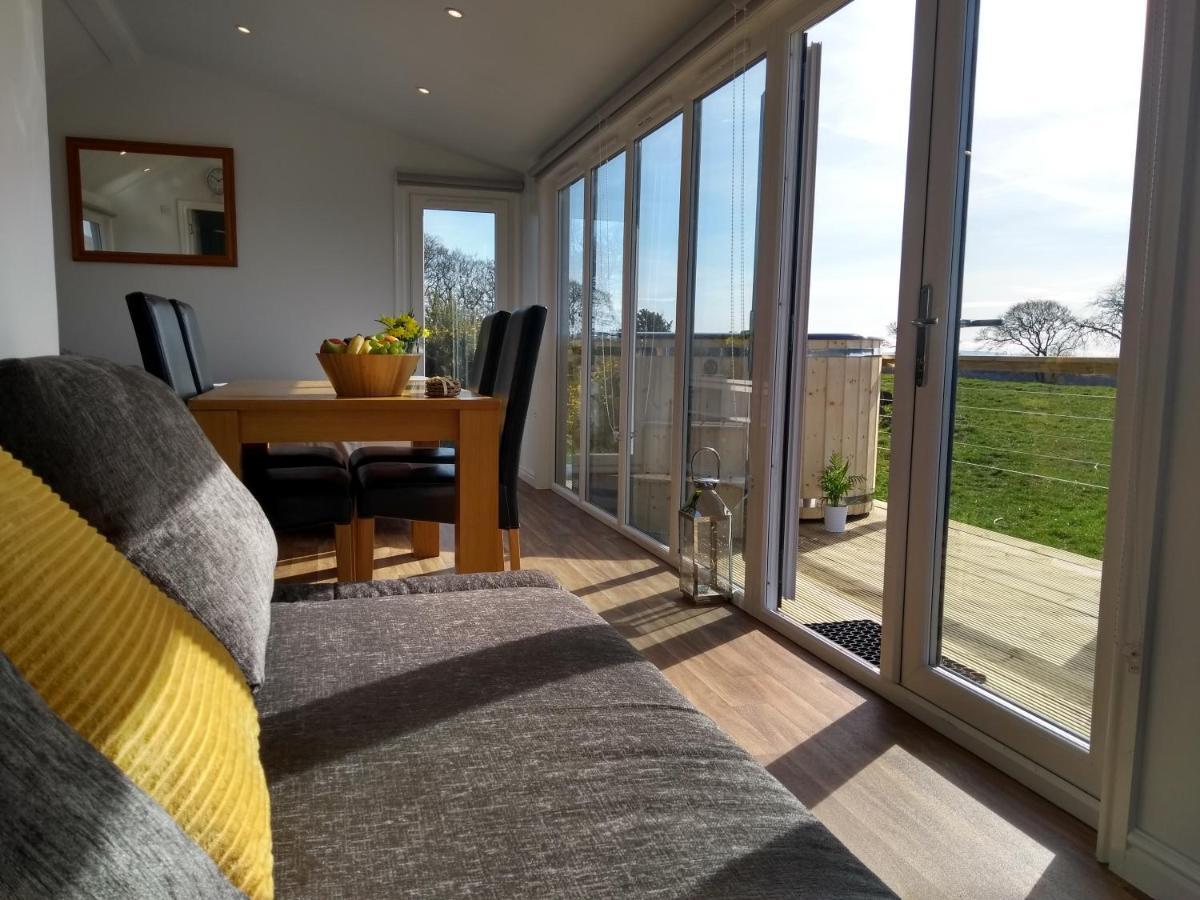 Cleeves Cabins Arran Luxury Lodge With Hot Tub Dalry  Eksteriør bilde