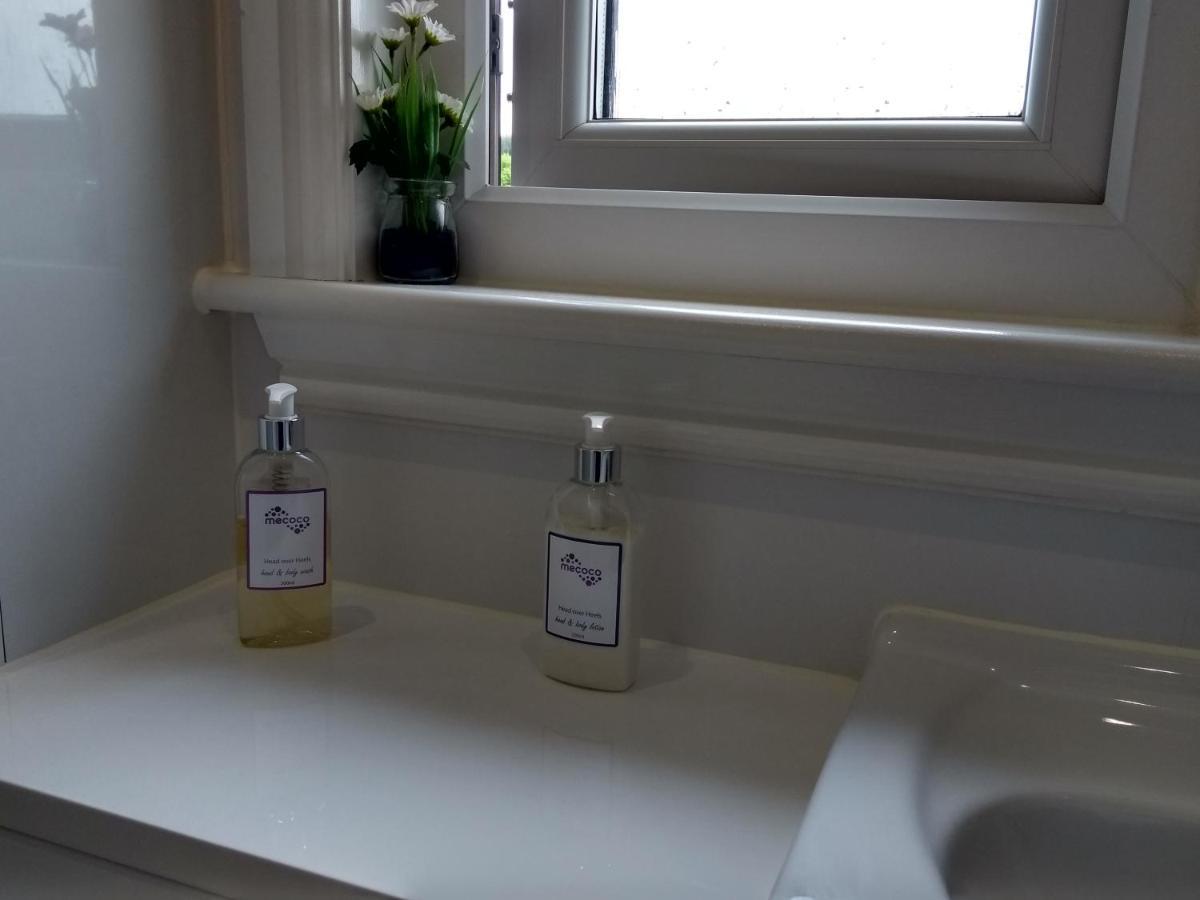 Cleeves Cabins Arran Luxury Lodge With Hot Tub Dalry  Eksteriør bilde